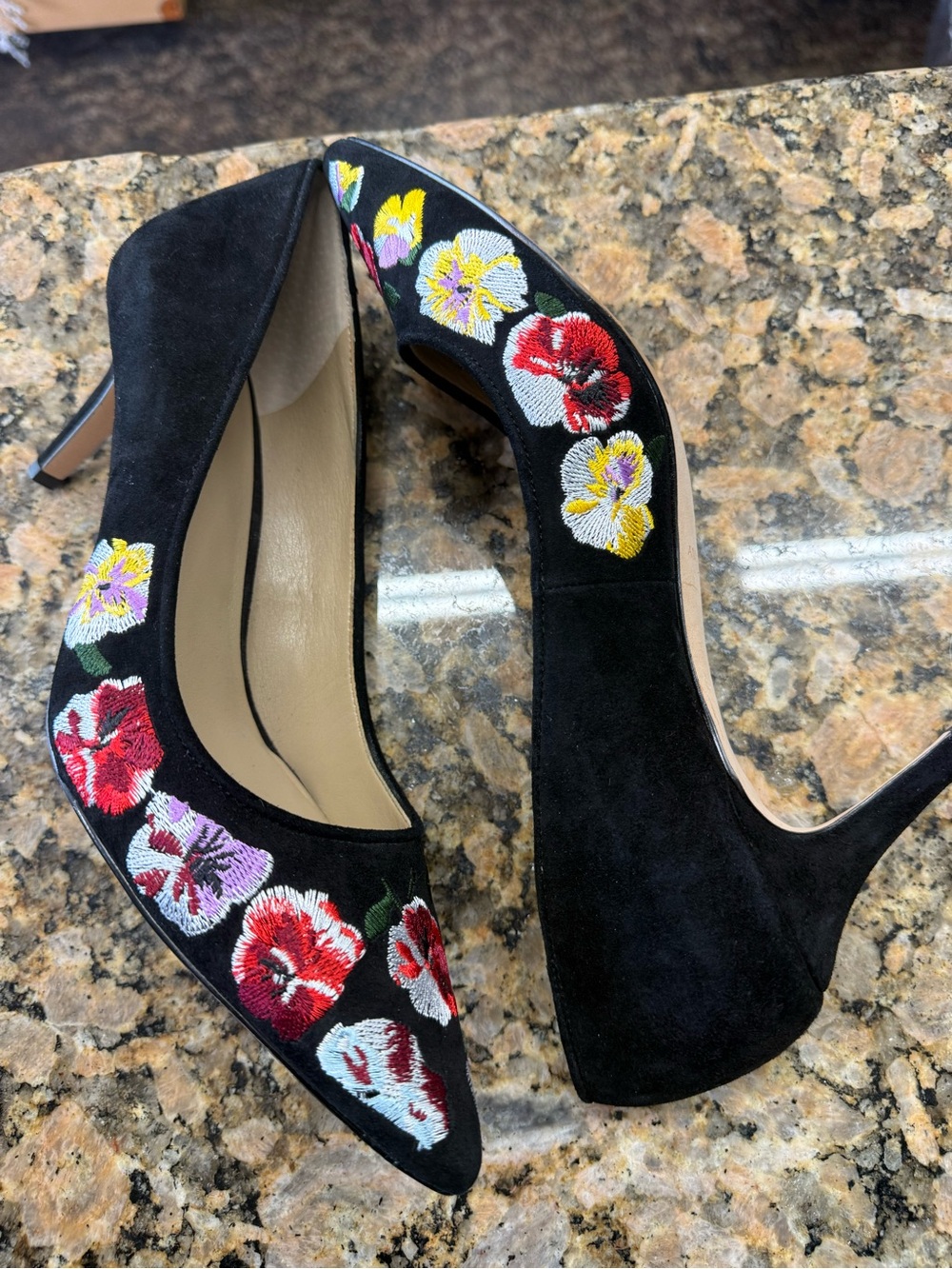 Ann Taylor Floral Embroidered Suede Pointed Toe Heels Pumps Black Size 9 - Picture 6 of 7